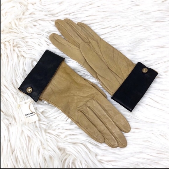 CHANEL Accessories - NWT vintage CHANEL tan lamb leather gloves XS